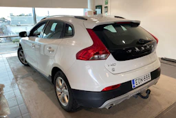 valkoinen Volvo V40 Cross Country 2018 kuva 4.