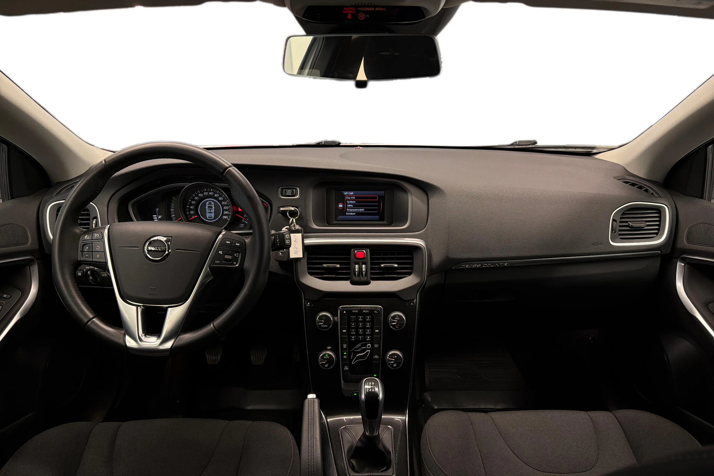 valkoinen Volvo V40 Cross Country 2018 kuva 7.