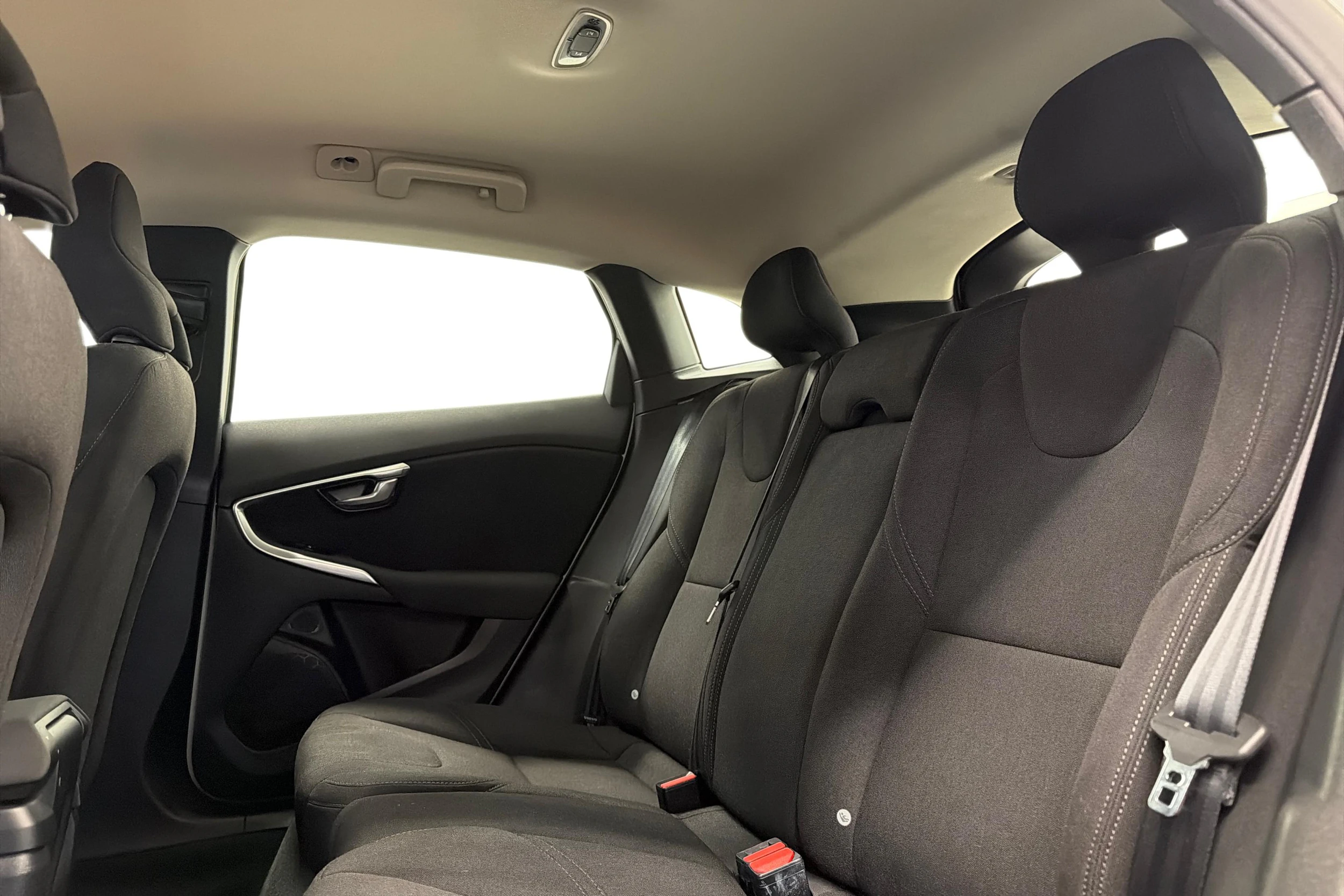 valkoinen Volvo V40 Cross Country 2018 kuva 8.