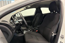 valkoinen Volvo V40 Cross Country 2018 kuva 11.