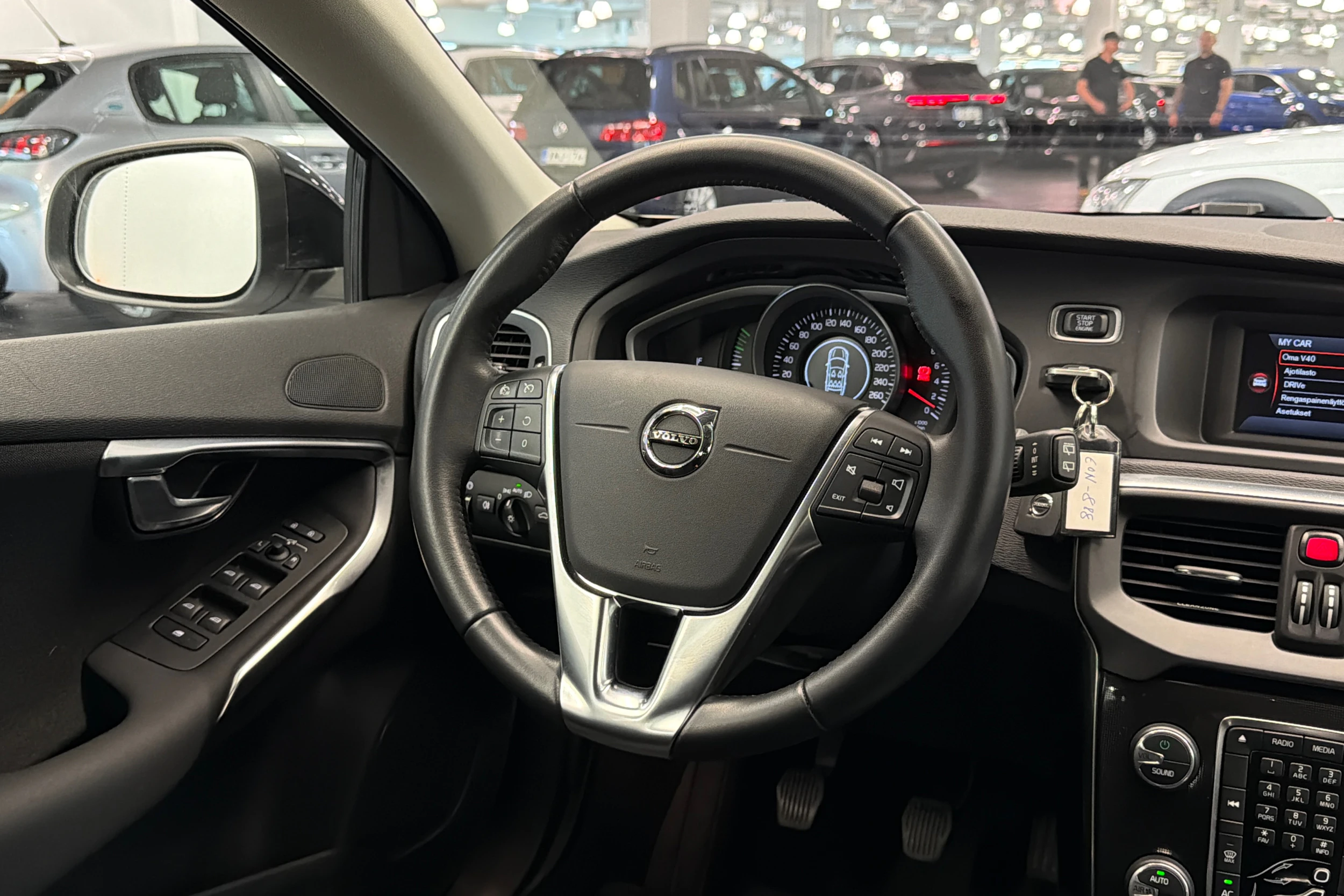 valkoinen Volvo V40 Cross Country 2018 kuva 12.