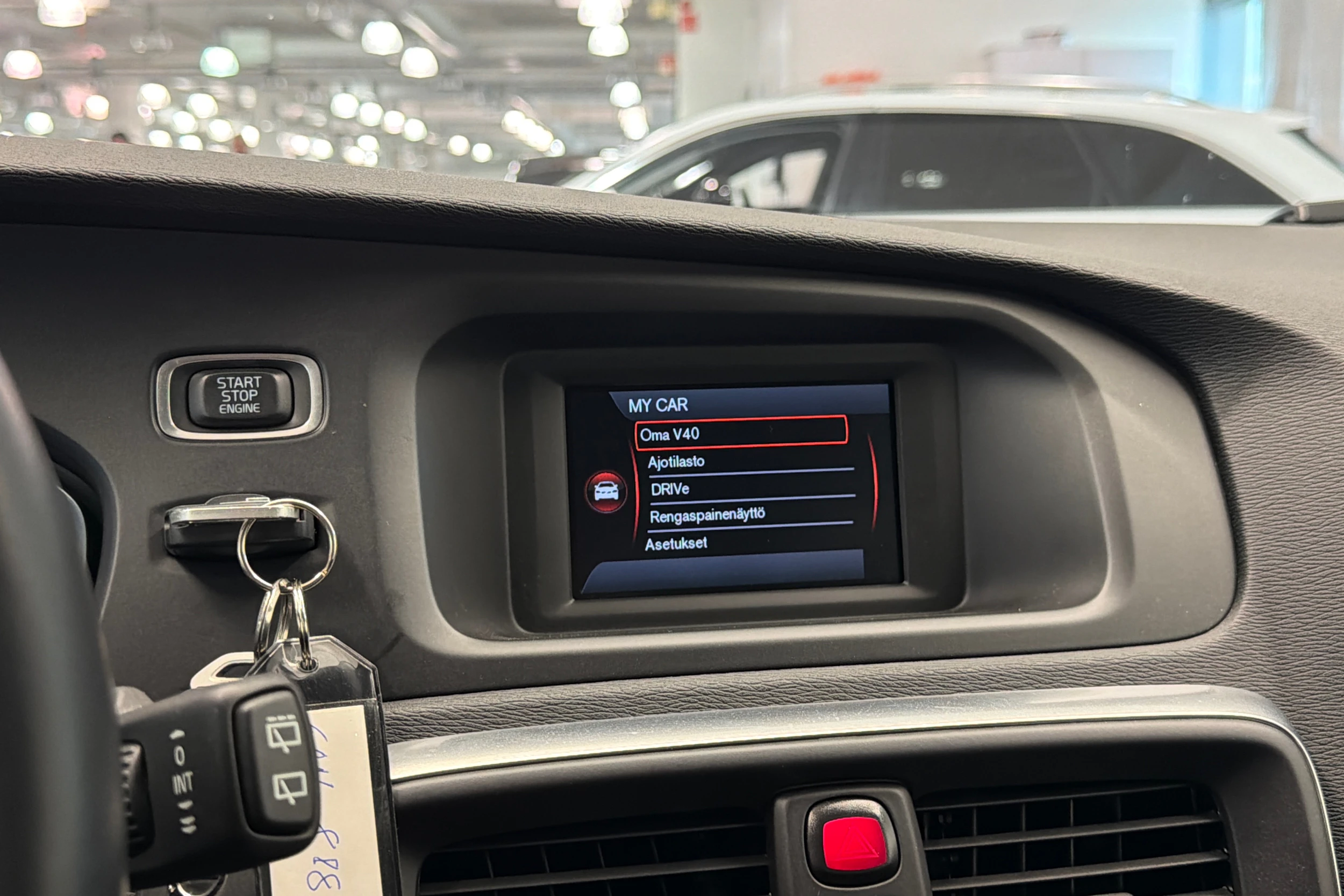 valkoinen Volvo V40 Cross Country 2018 kuva 20.