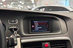 valkoinen Volvo V40 Cross Country 2018 kuva 20.