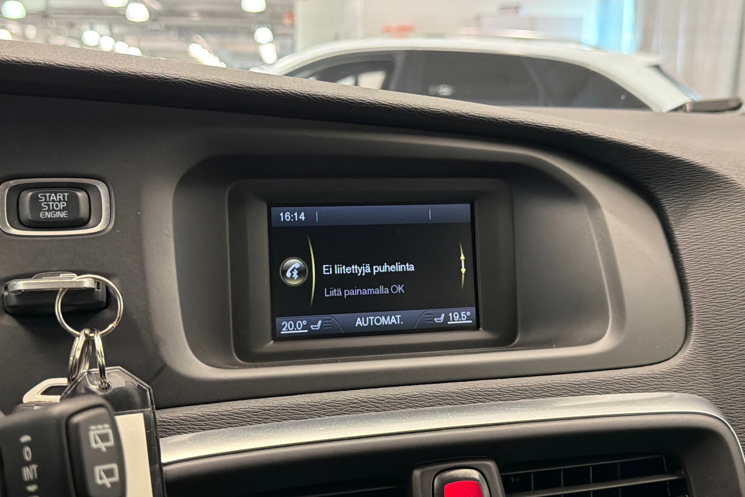 valkoinen Volvo V40 Cross Country 2018 kuva 21.