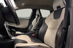 Sininen Volvo V40 Cross Country 2018 kuva 11.