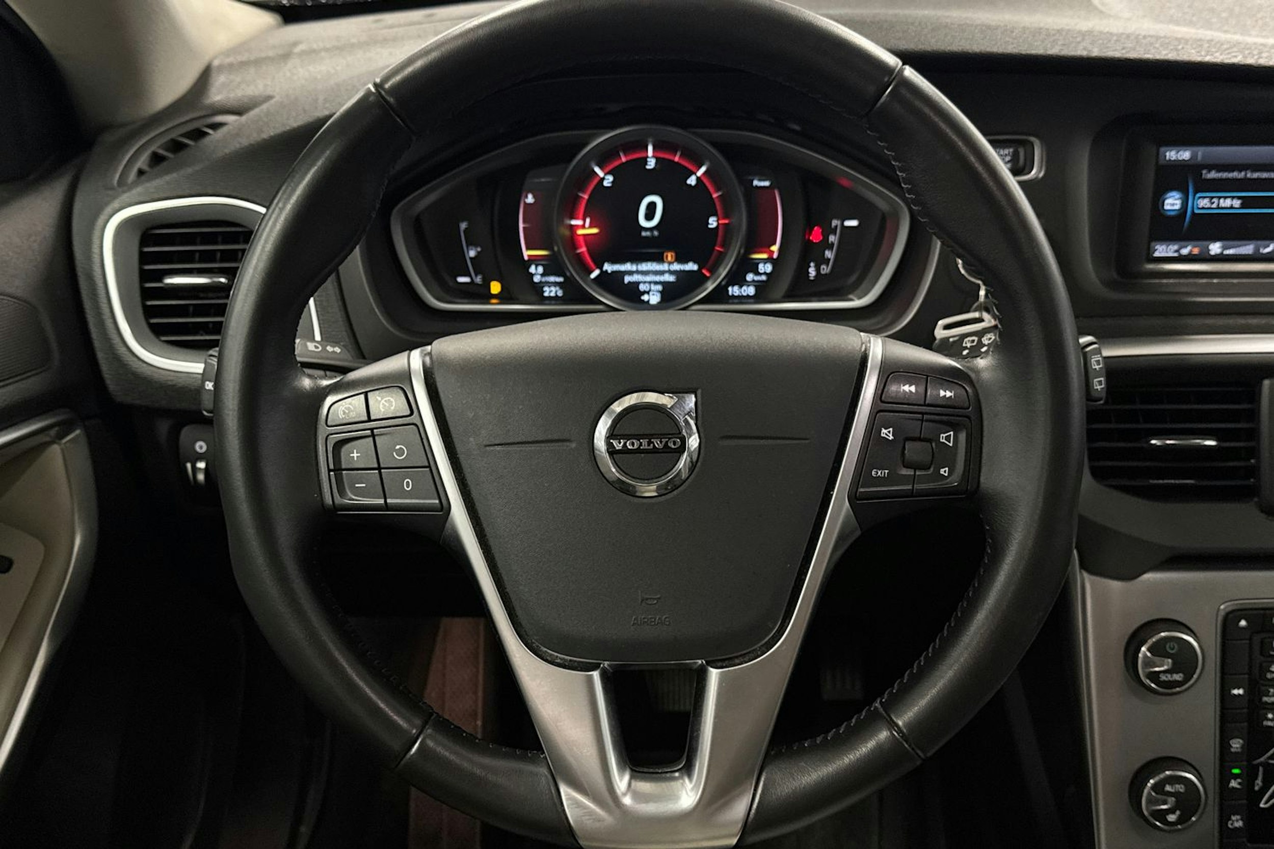 Sininen Volvo V40 Cross Country 2018 kuva 14.