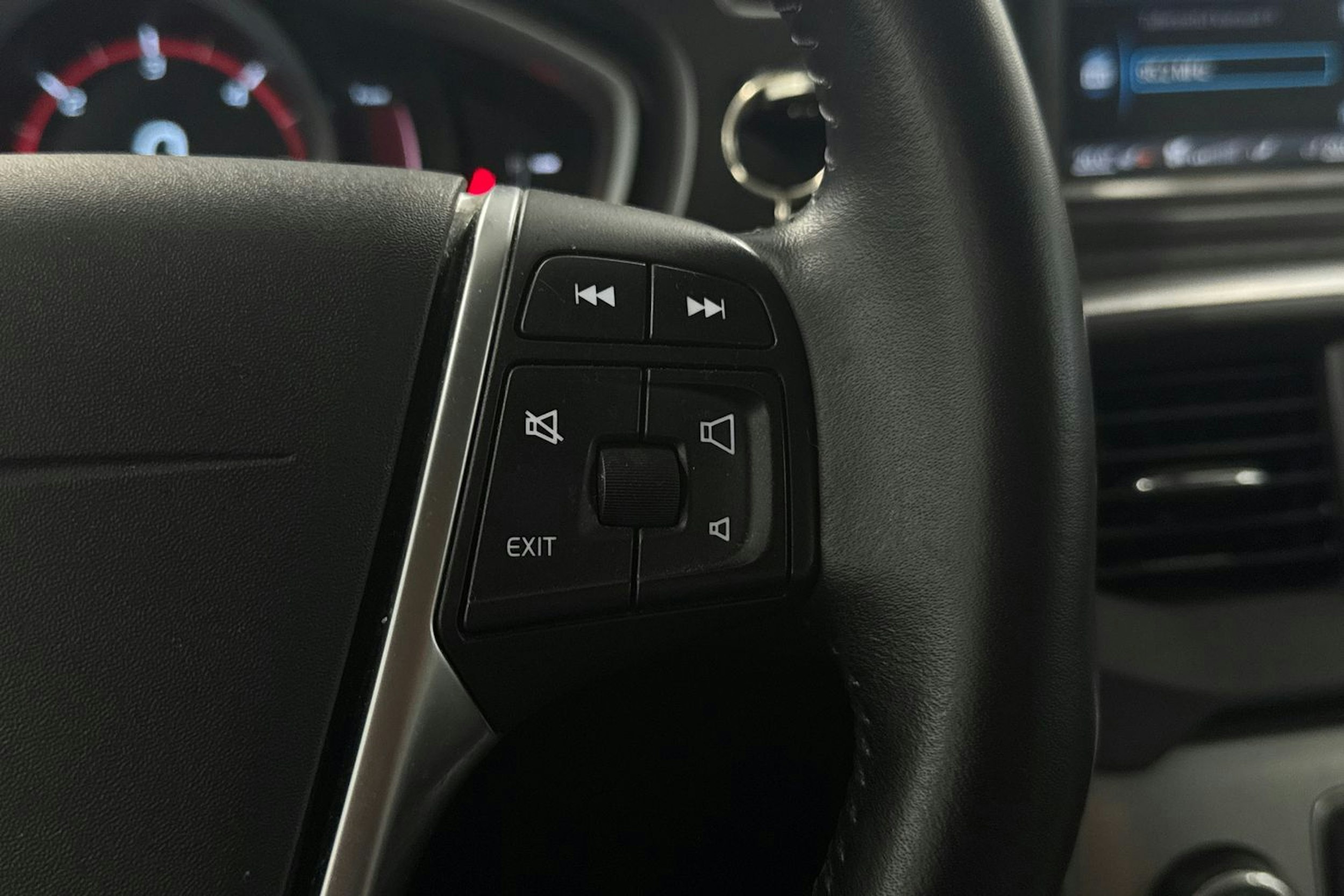 Sininen Volvo V40 Cross Country 2018 kuva 15.