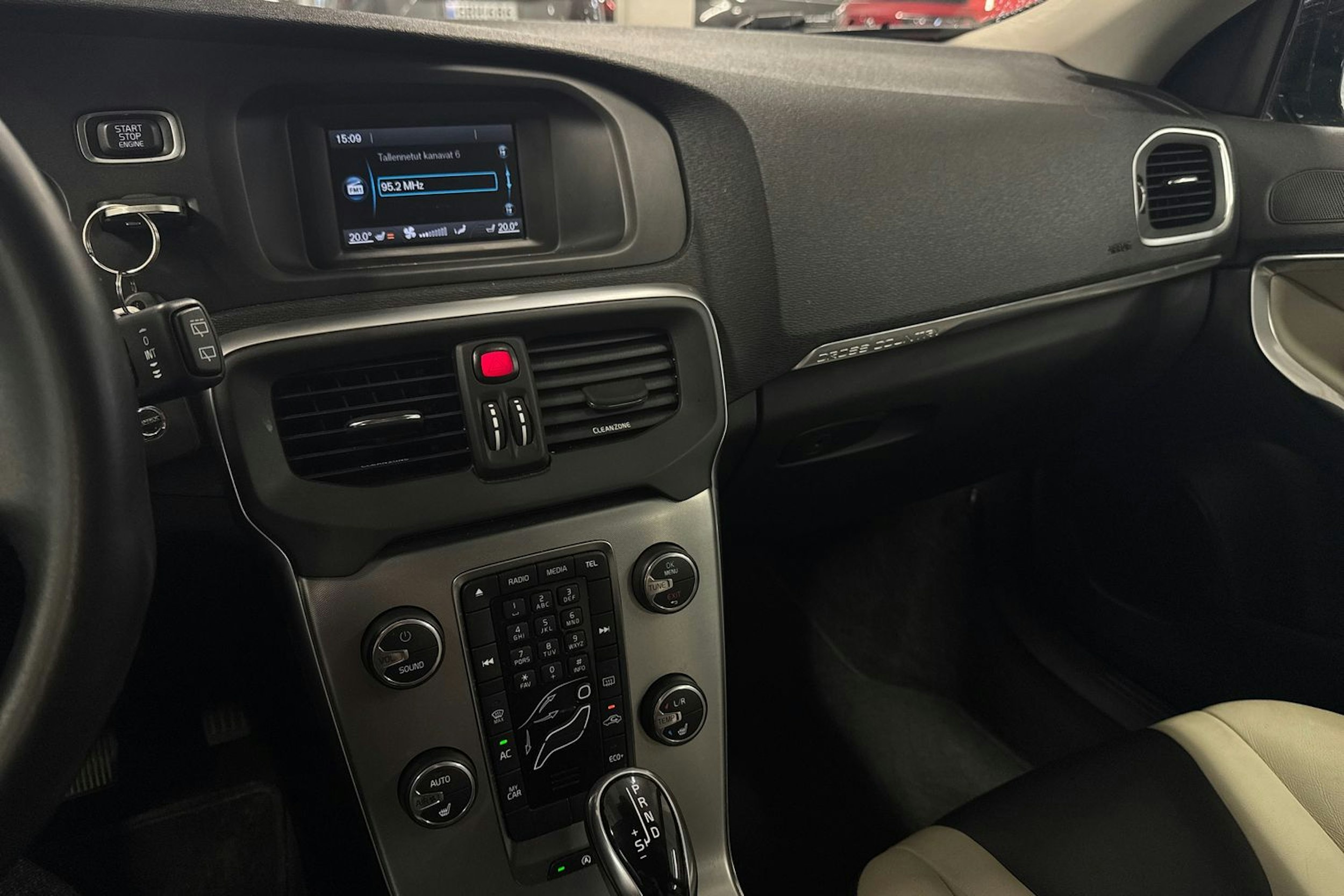Sininen Volvo V40 Cross Country 2018 kuva 20.