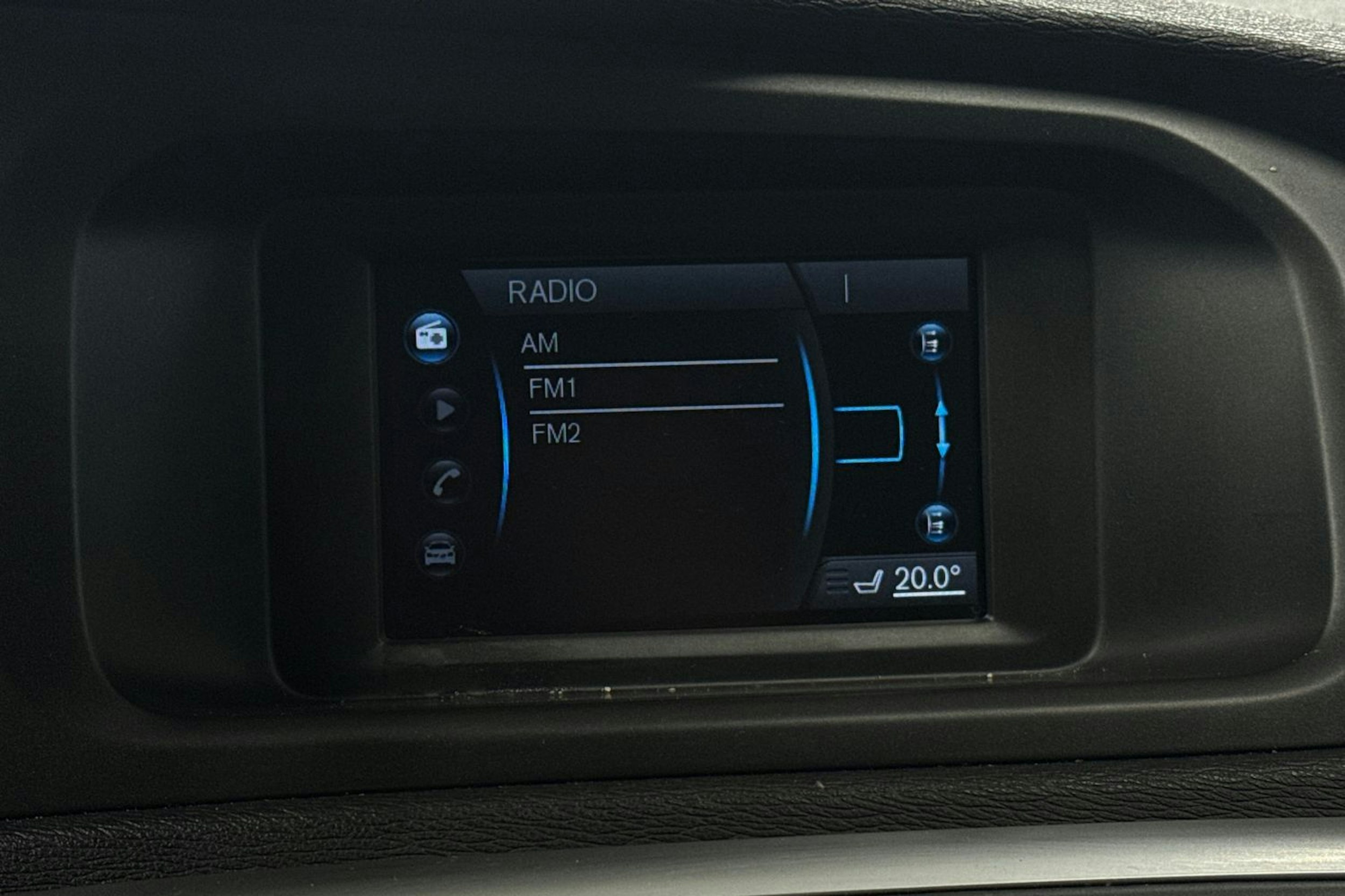 Sininen Volvo V40 Cross Country 2018 kuva 21.
