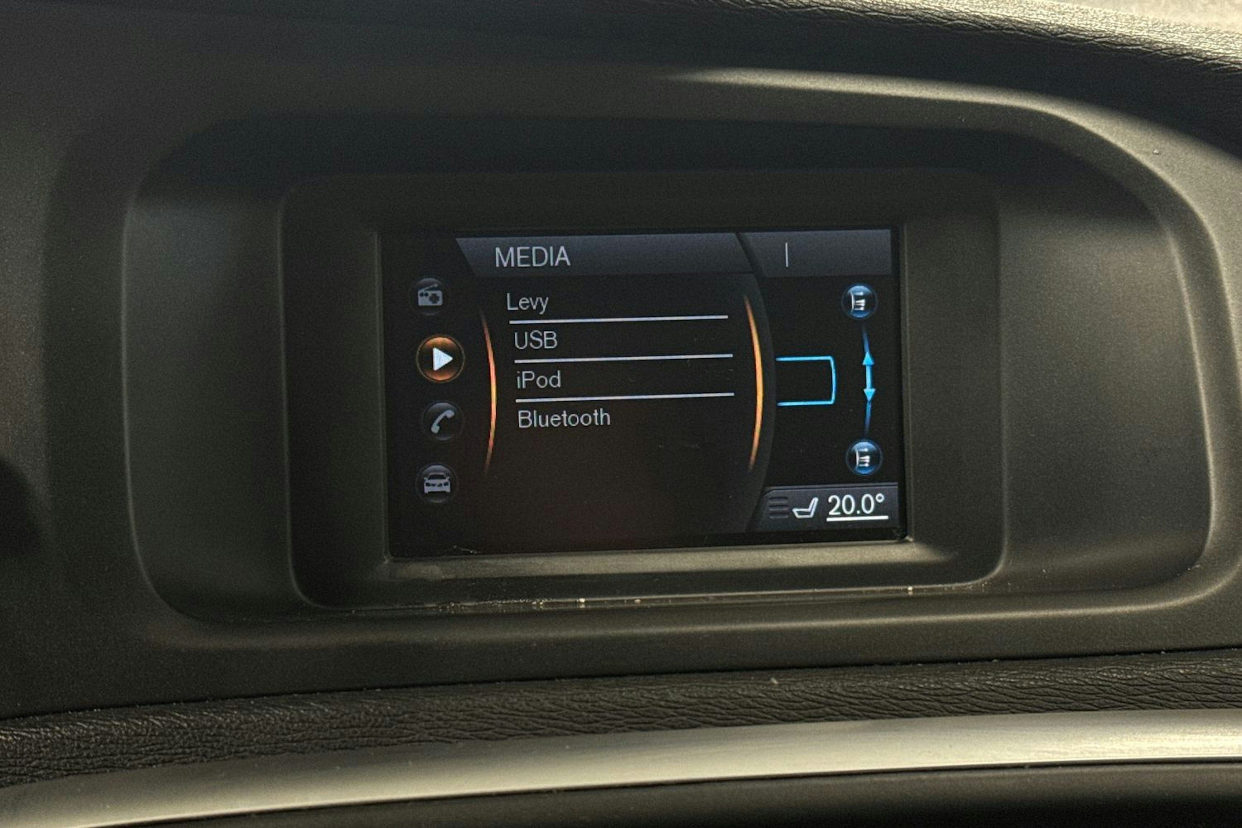Sininen Volvo V40 Cross Country 2018 kuva 22.