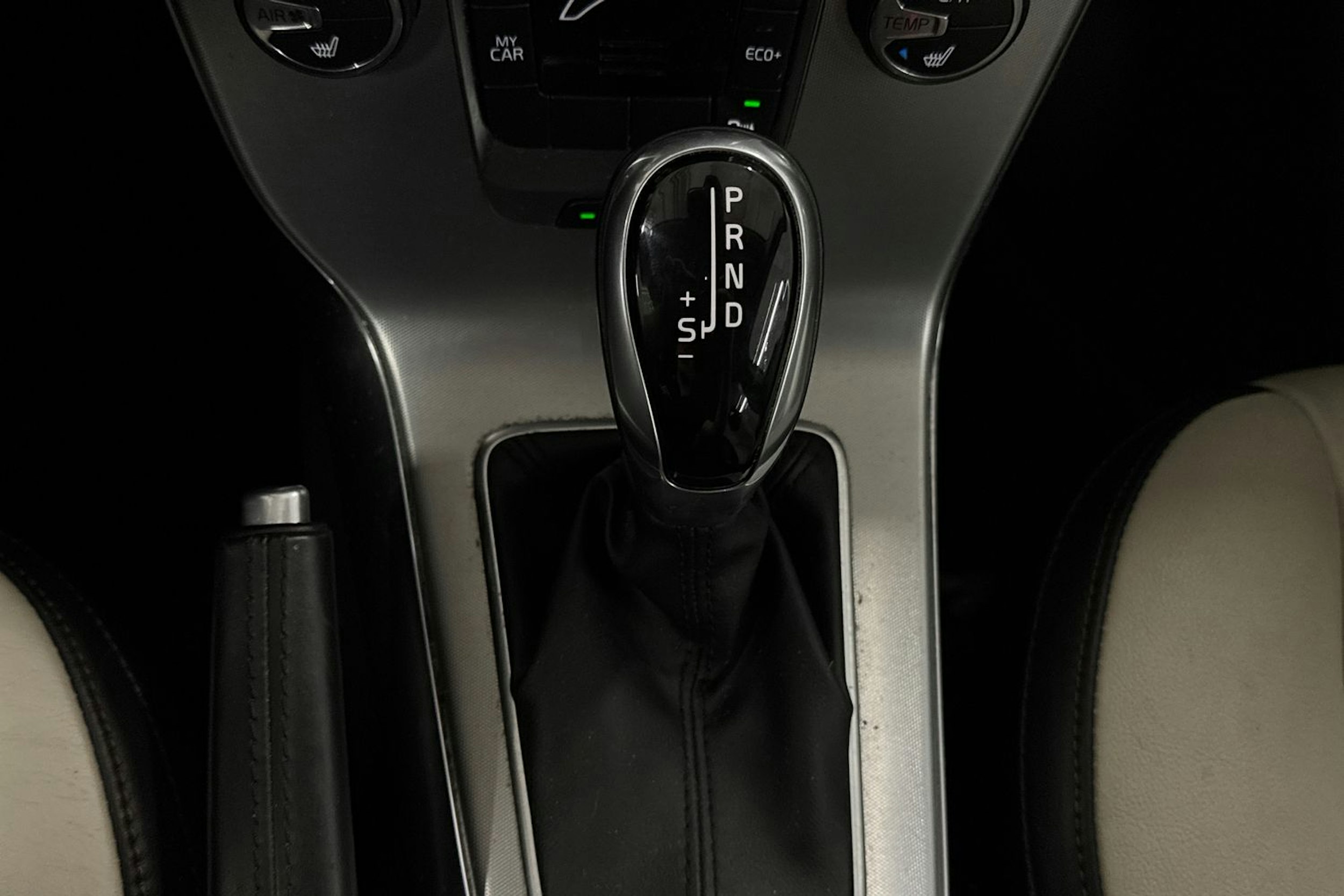 Sininen Volvo V40 Cross Country 2018 kuva 29.