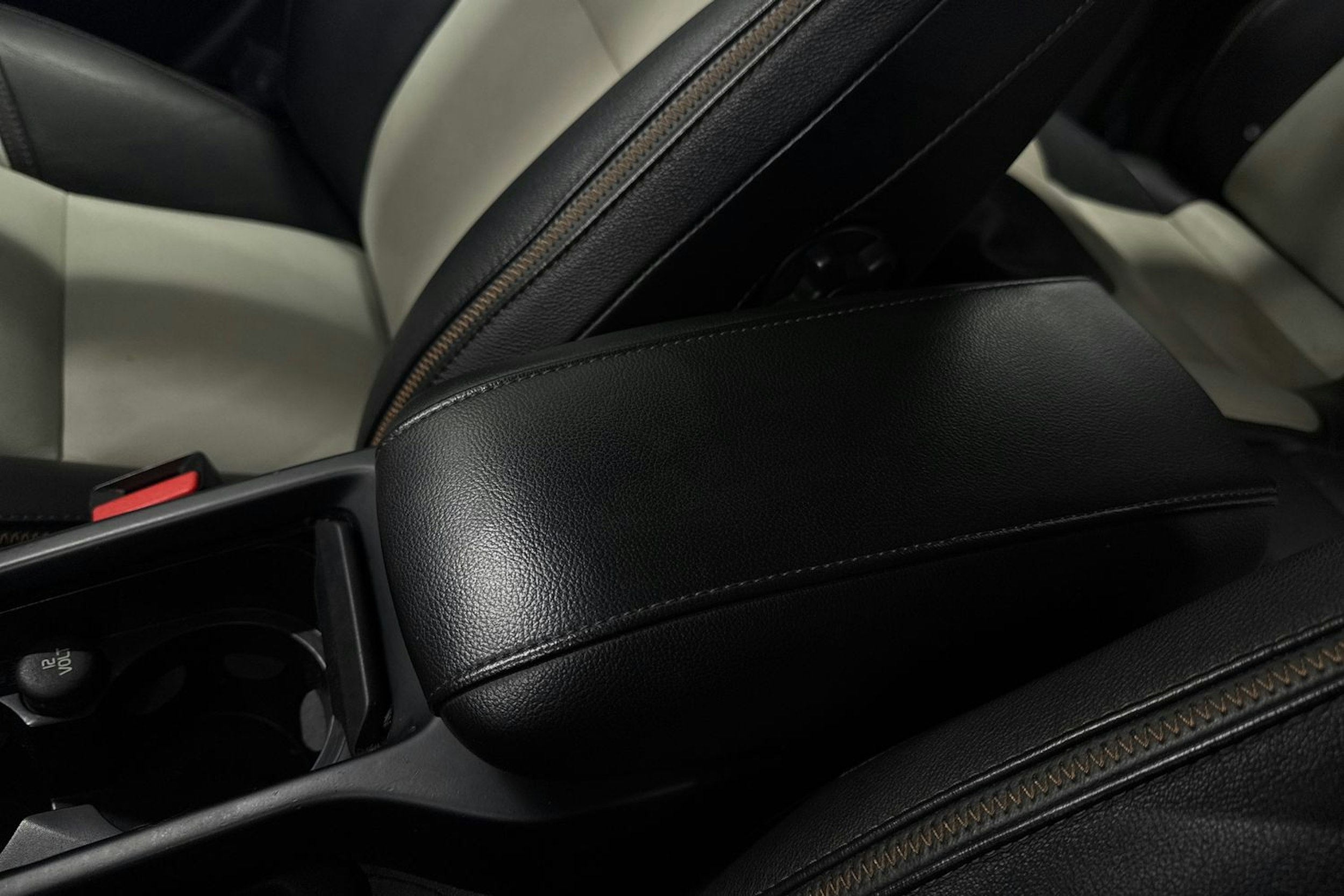 Sininen Volvo V40 Cross Country 2018 kuva 31.