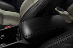 Sininen Volvo V40 Cross Country 2018 kuva 31.