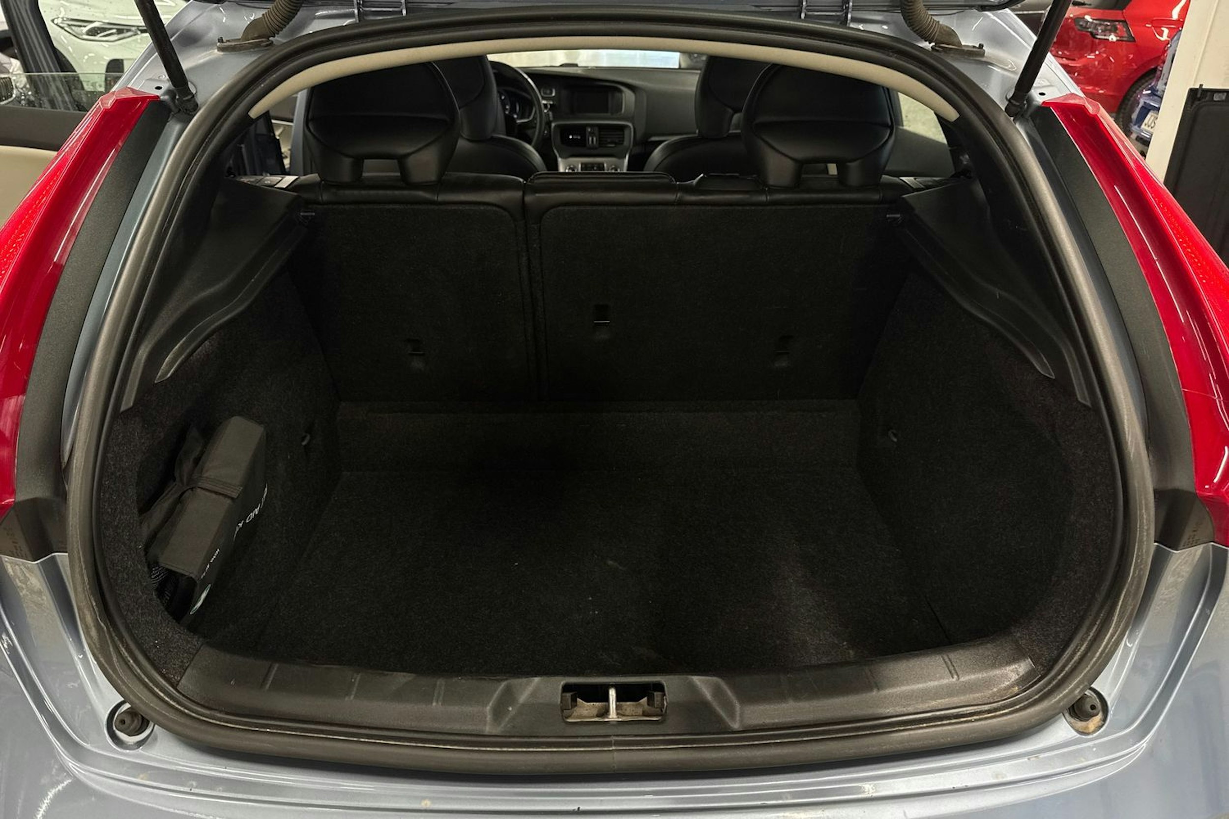 Sininen Volvo V40 Cross Country 2018 kuva 33.