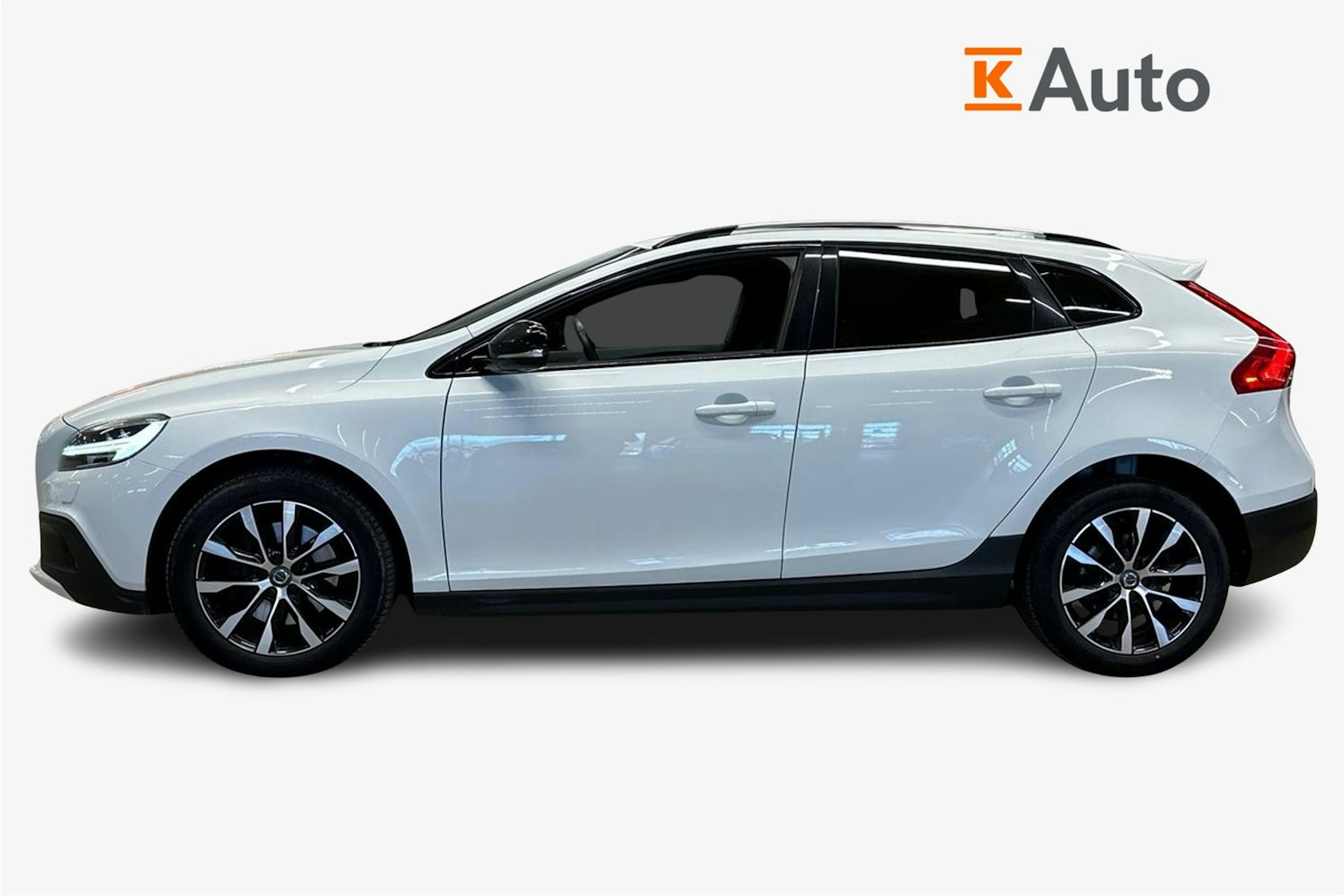 valkoinen Volvo V40 Cross Country 2018 kuva 6.