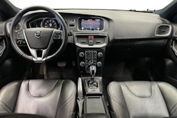 valkoinen Volvo V40 Cross Country 2018 kuva 9.