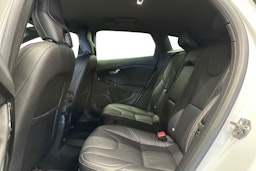 valkoinen Volvo V40 Cross Country 2018 kuva 10.