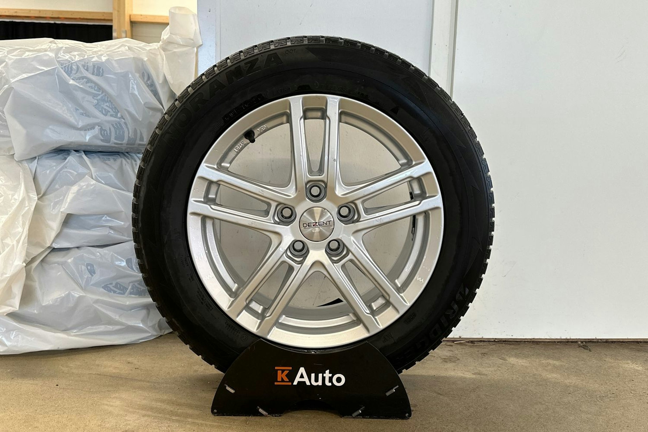 valkoinen Volvo V40 Cross Country 2018 kuva 13.