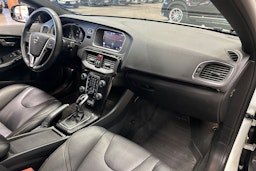 valkoinen Volvo V40 Cross Country 2018 kuva 14.