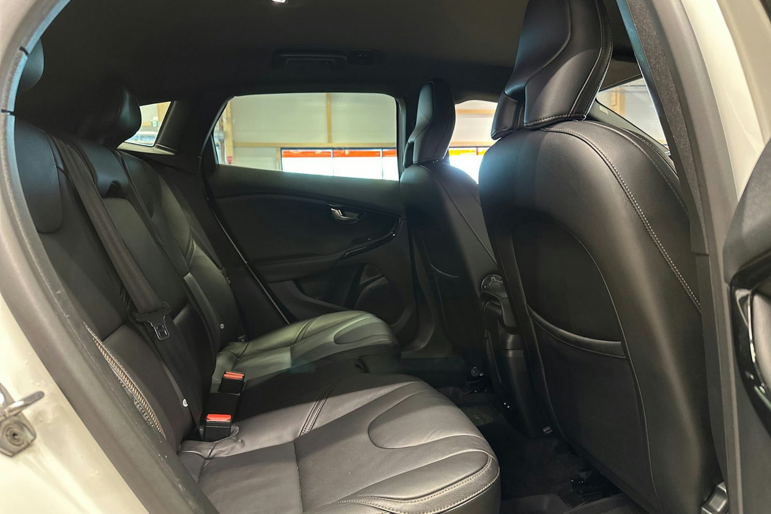 valkoinen Volvo V40 Cross Country 2018 kuva 16.