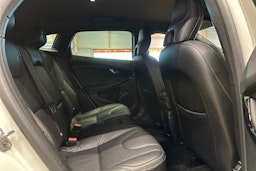 valkoinen Volvo V40 Cross Country 2018 kuva 16.