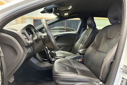 valkoinen Volvo V40 Cross Country 2018 kuva 17.