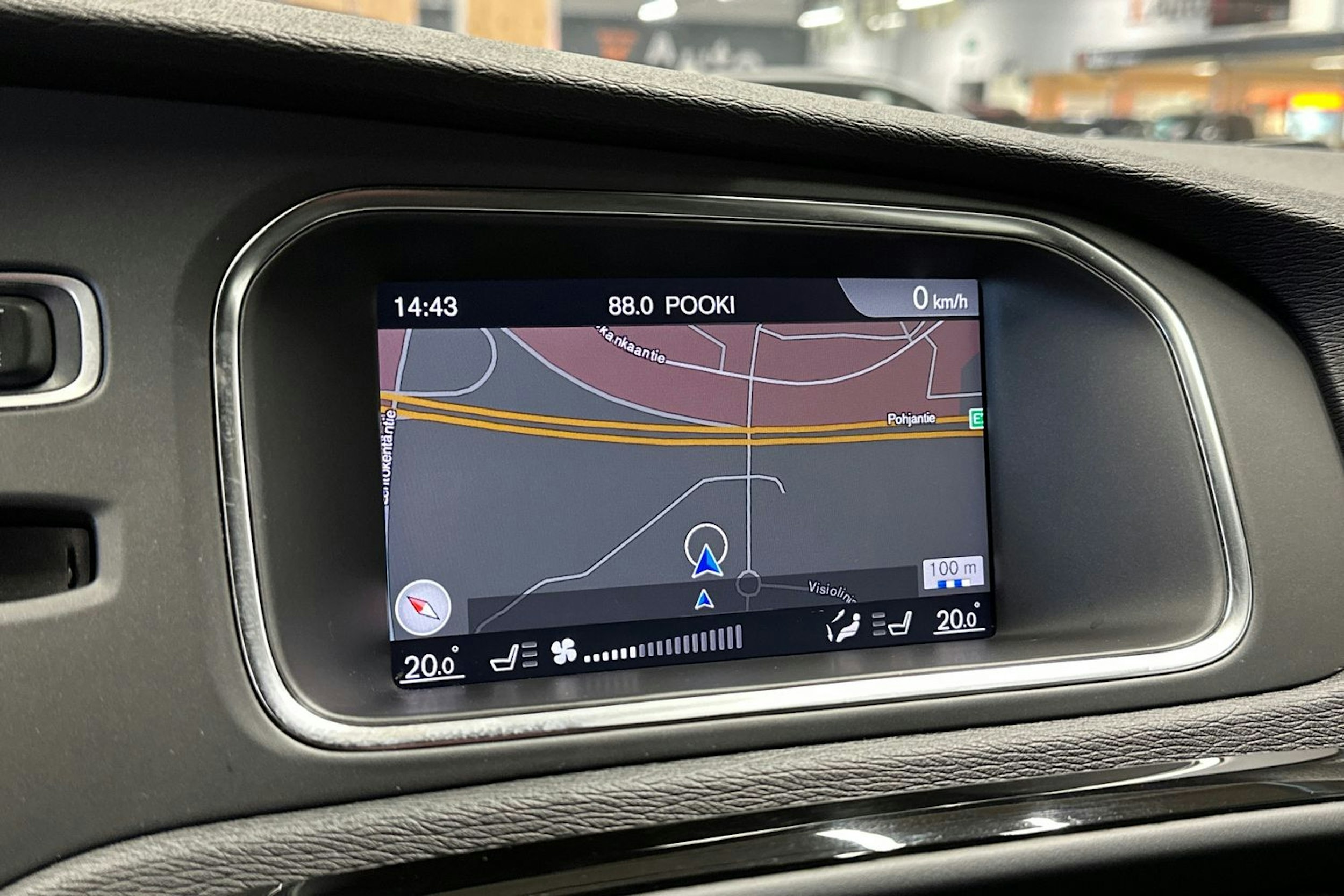 valkoinen Volvo V40 Cross Country 2018 kuva 19.