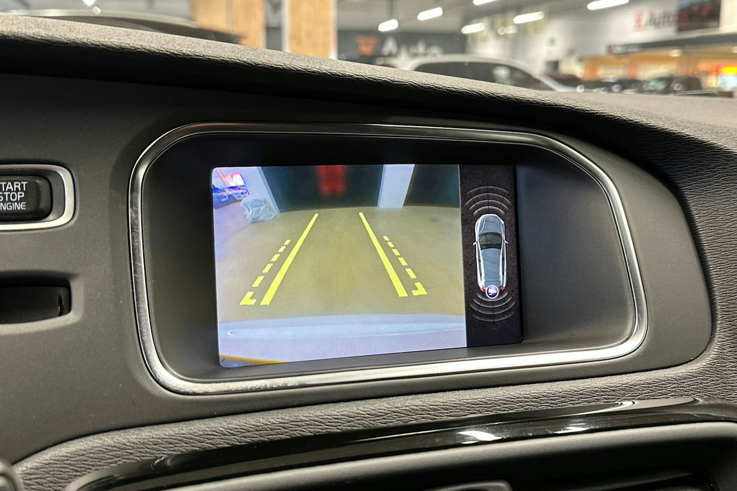 valkoinen Volvo V40 Cross Country 2018 kuva 20.