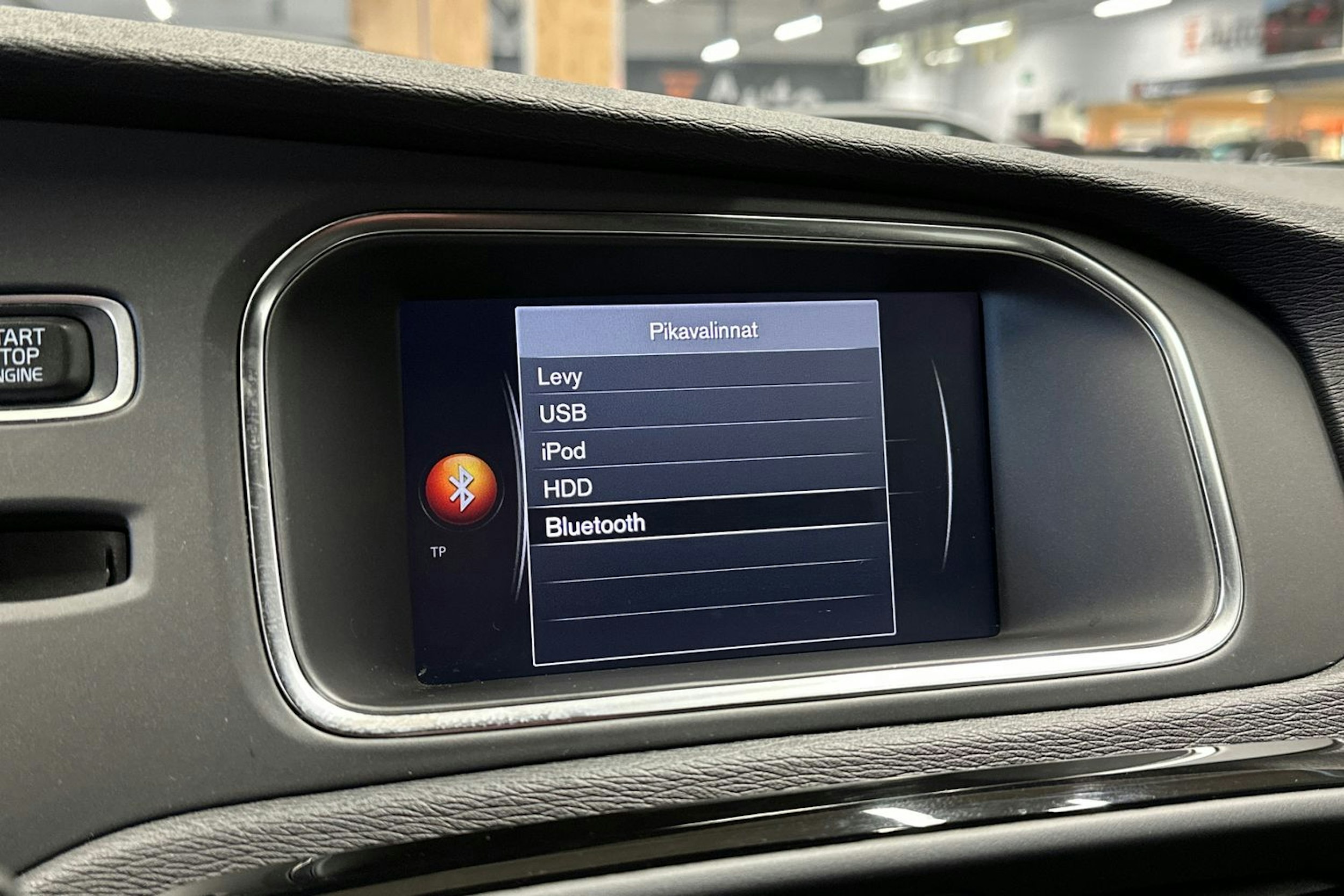 valkoinen Volvo V40 Cross Country 2018 kuva 21.