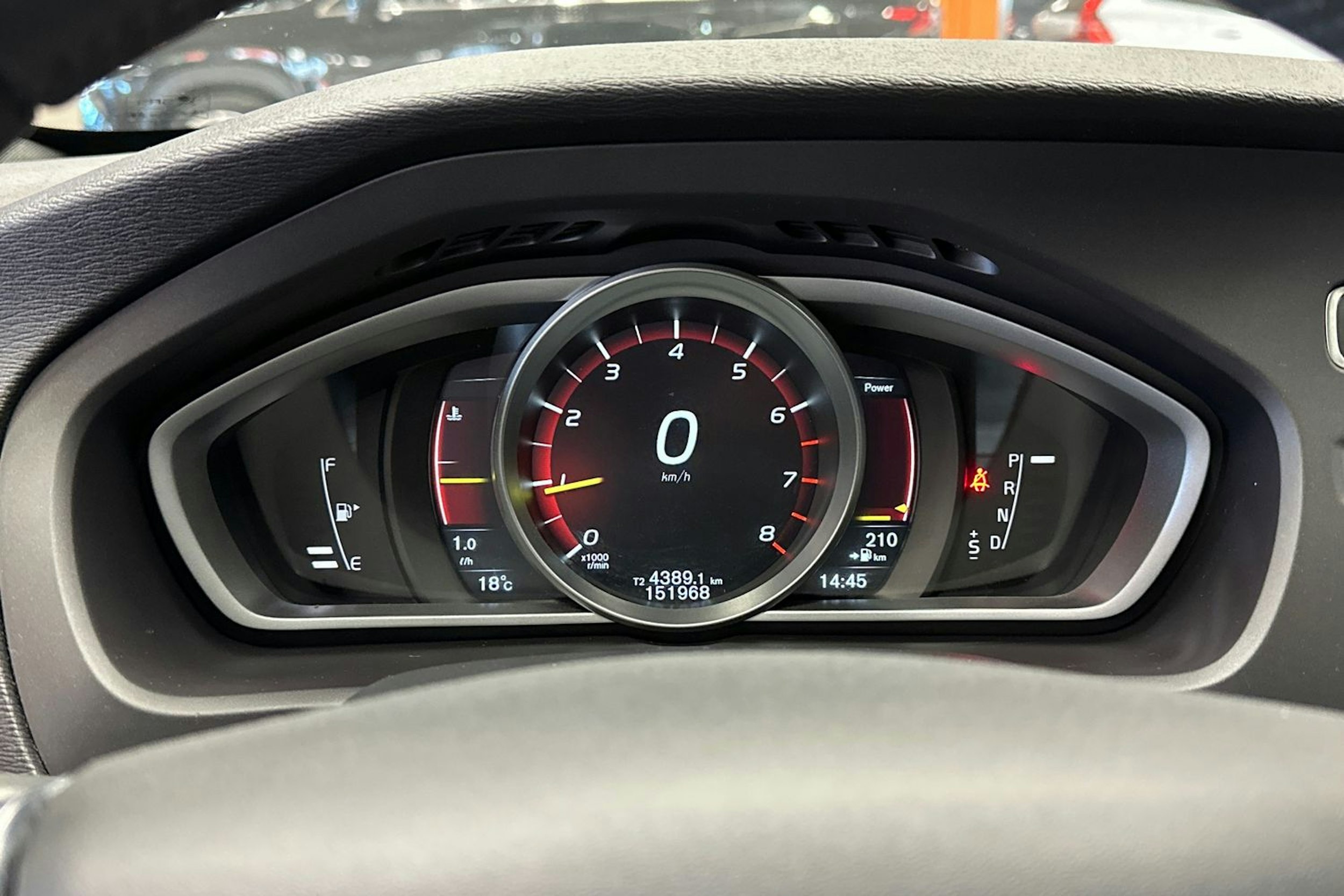 valkoinen Volvo V40 Cross Country 2018 kuva 23.