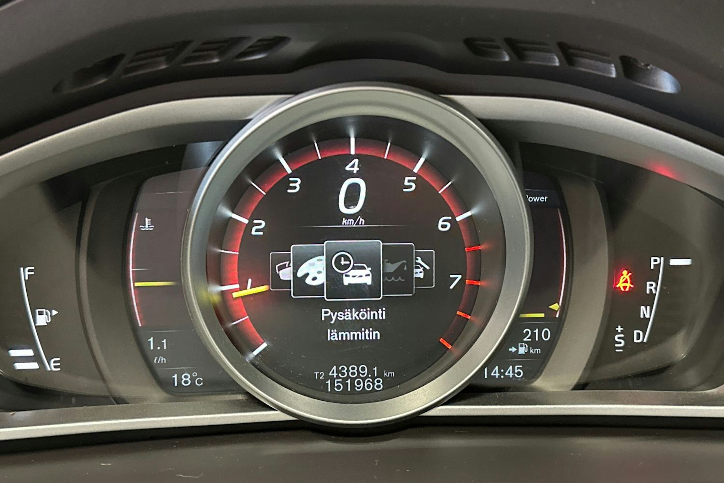 valkoinen Volvo V40 Cross Country 2018 kuva 24.