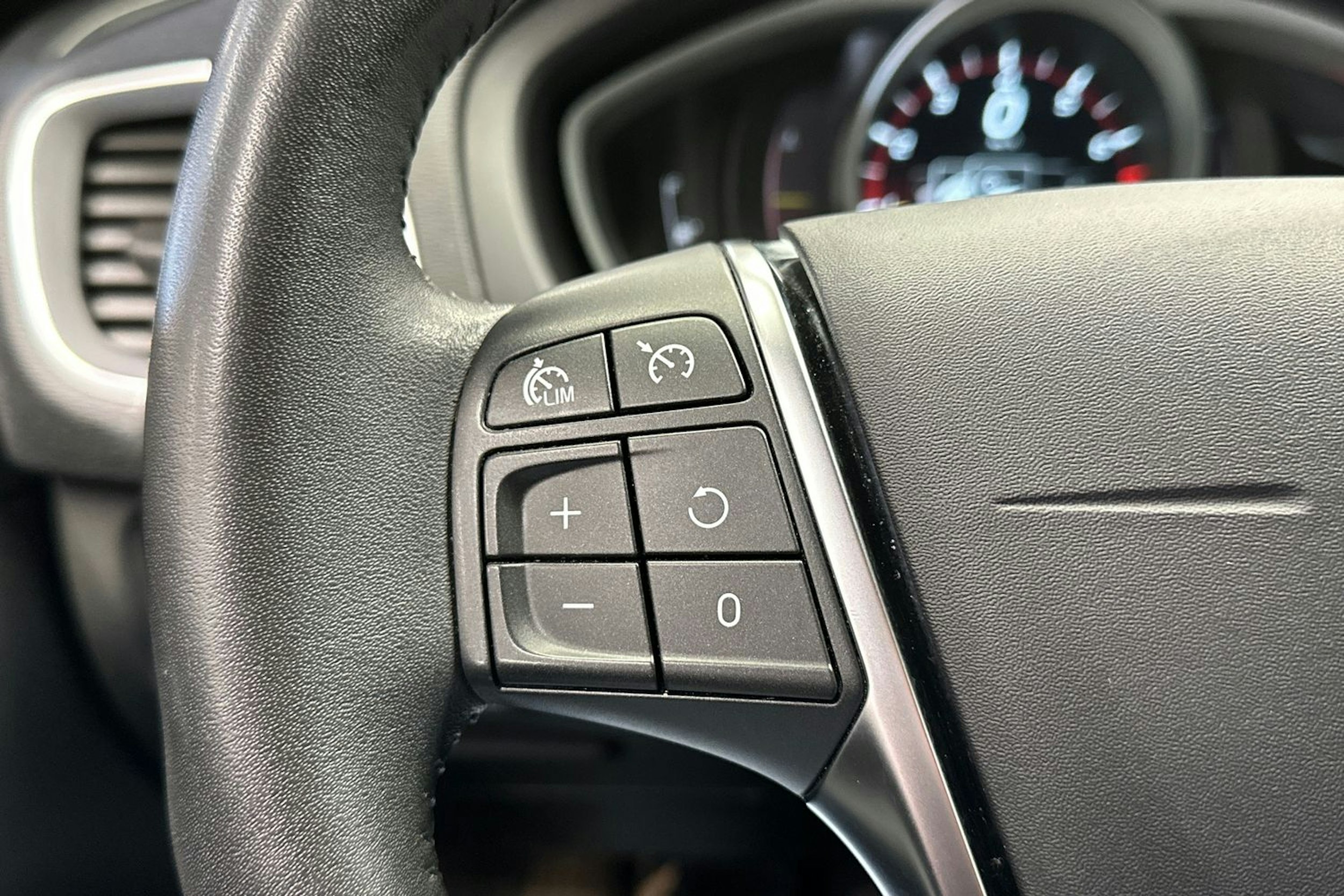 valkoinen Volvo V40 Cross Country 2018 kuva 25.