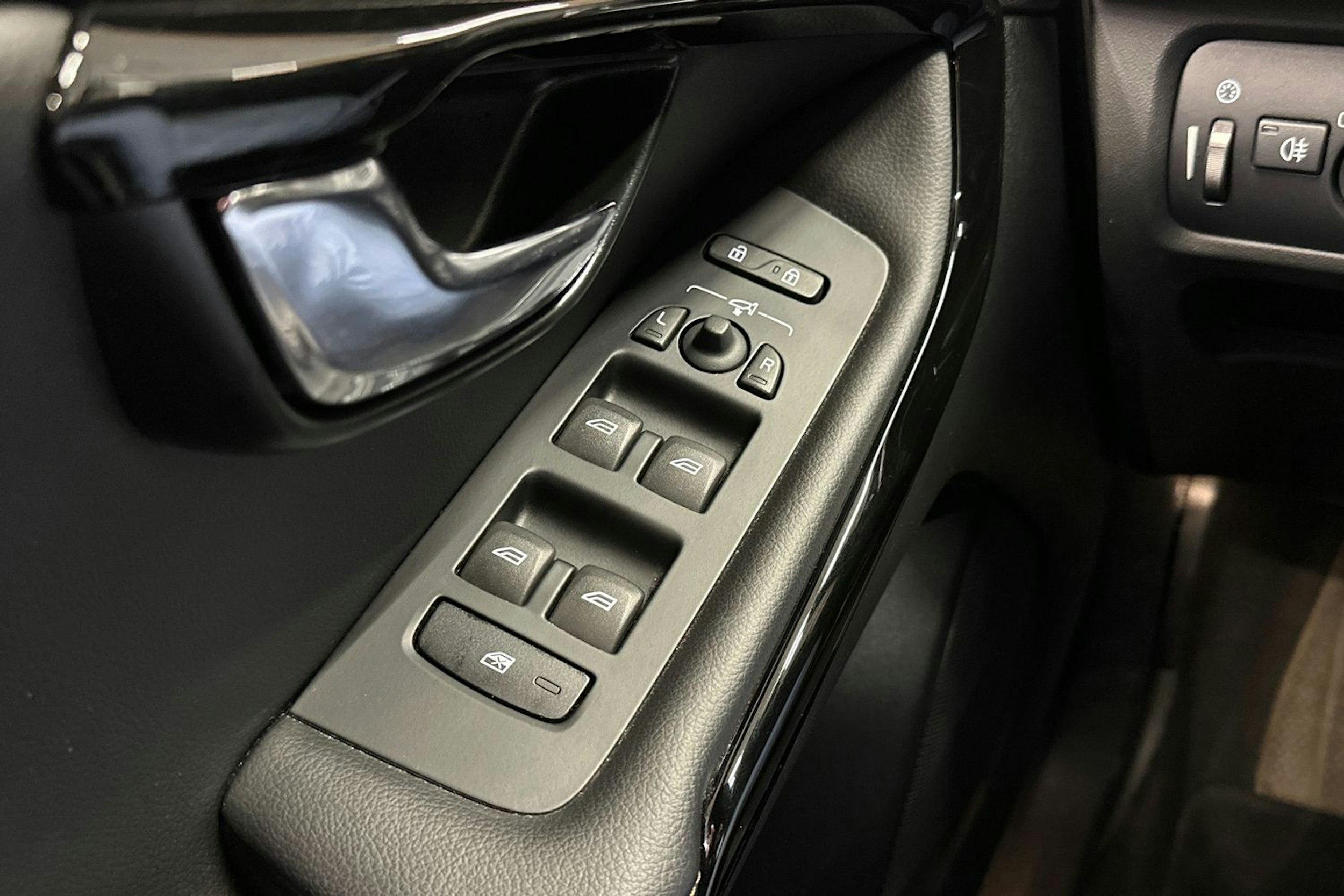valkoinen Volvo V40 Cross Country 2018 kuva 28.