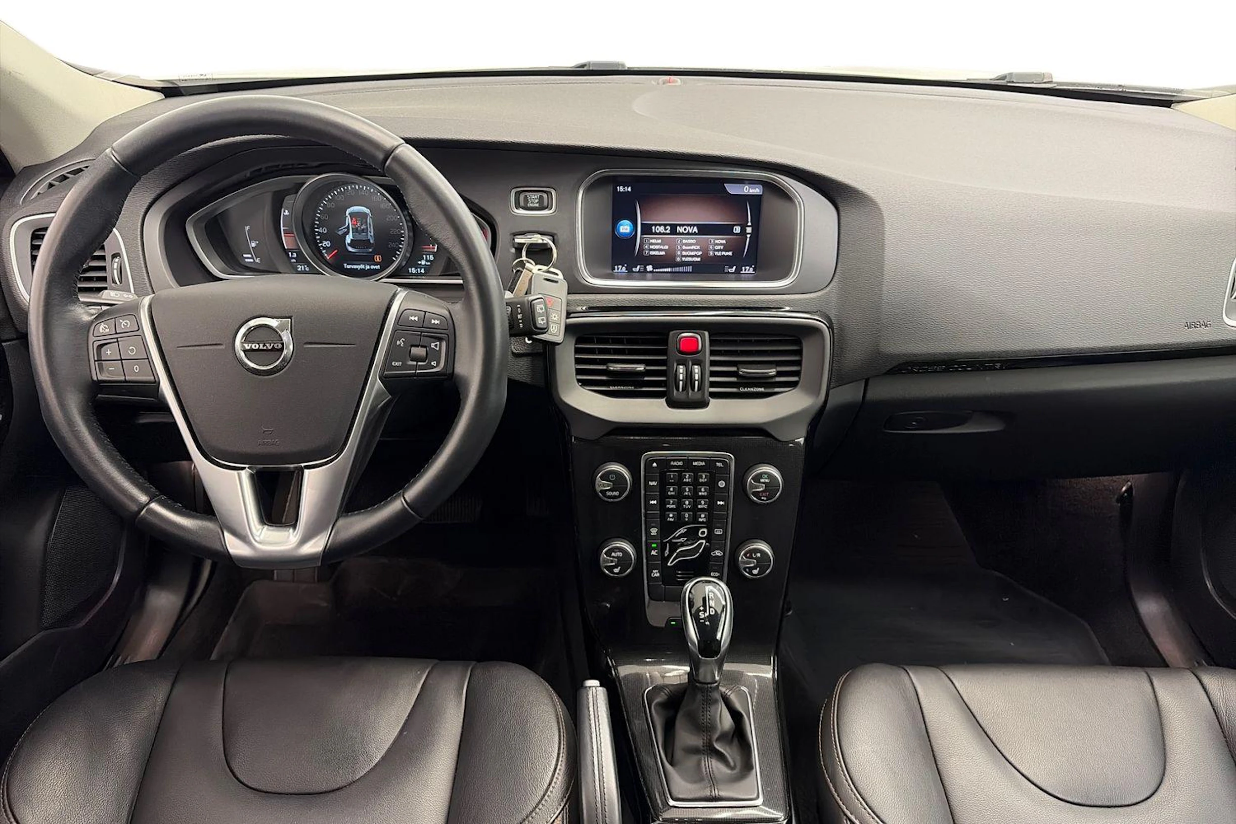 valkoinen Volvo V40 Cross Country 2019 kuva 7.