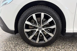 valkoinen Volvo V40 Cross Country 2019 kuva 10.