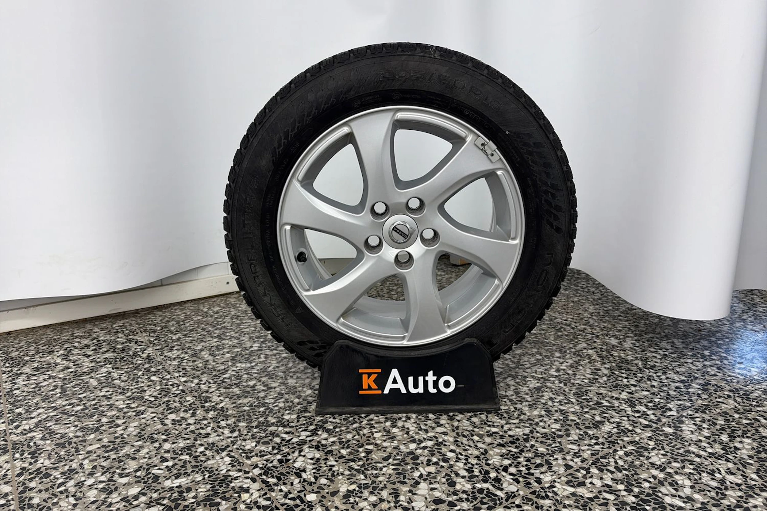 valkoinen Volvo V40 Cross Country 2019 kuva 11.