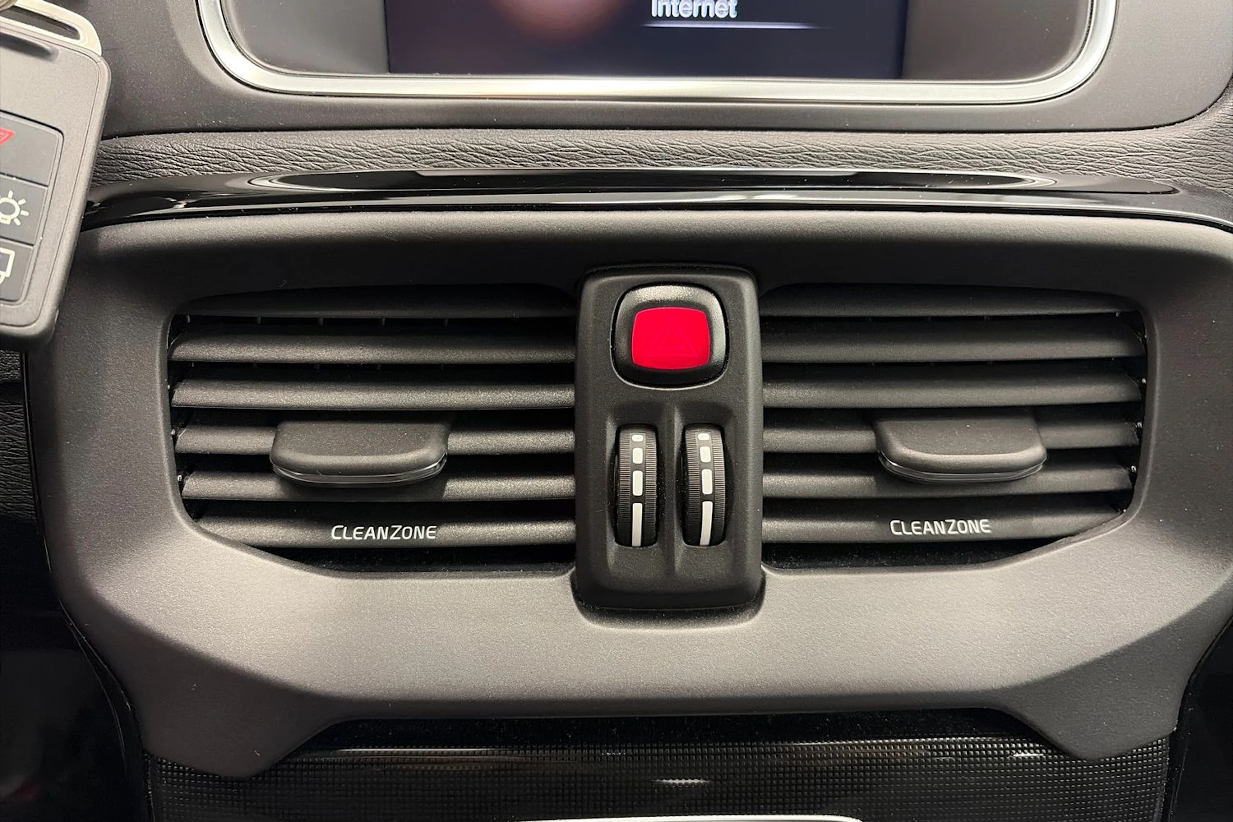 valkoinen Volvo V40 Cross Country 2019 kuva 19.