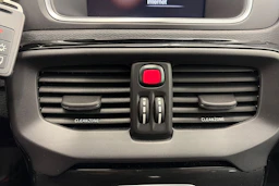 valkoinen Volvo V40 Cross Country 2019 kuva 19.