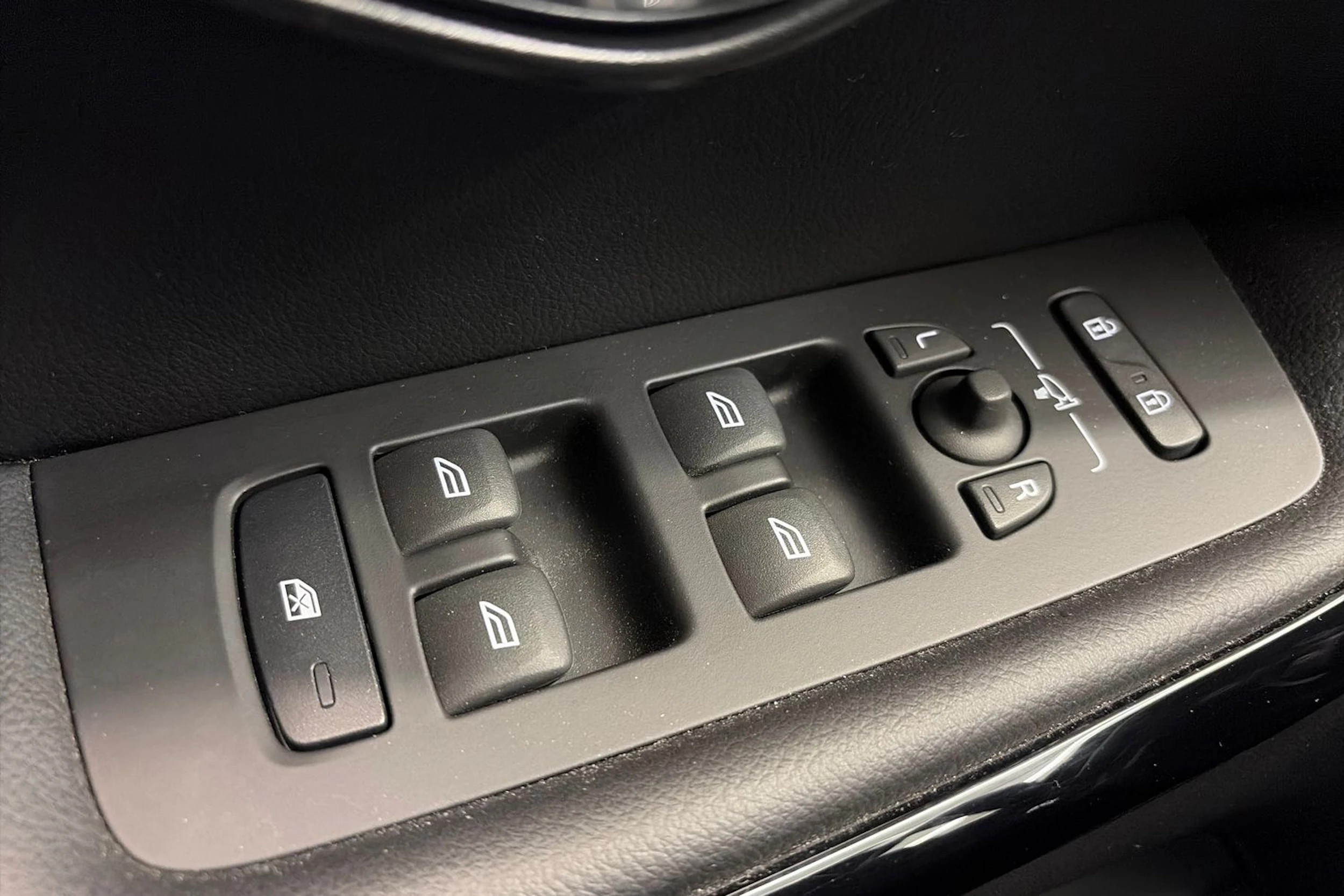 valkoinen Volvo V40 Cross Country 2019 kuva 22.