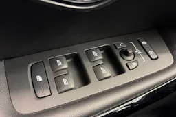 valkoinen Volvo V40 Cross Country 2019 kuva 22.