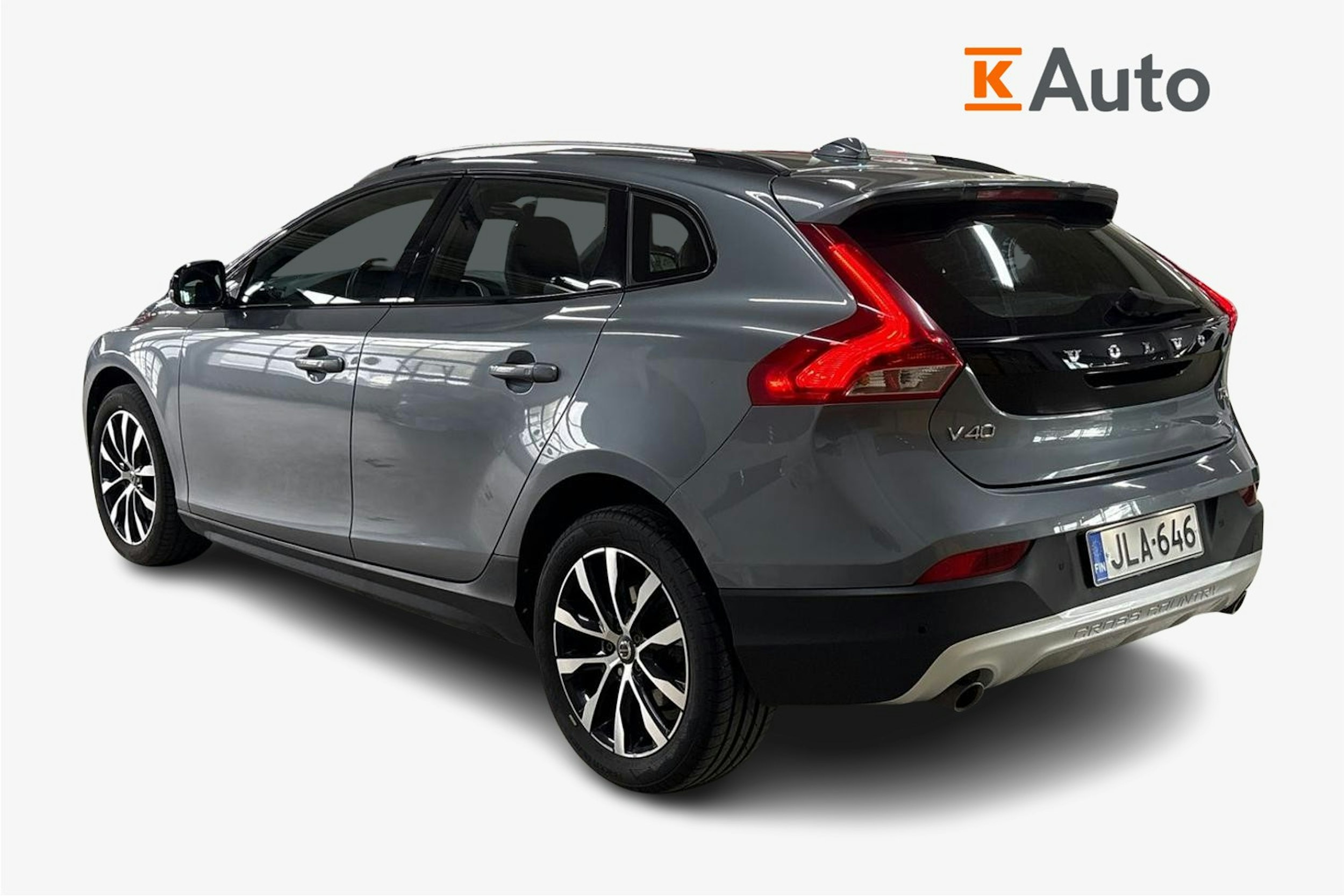 Harmaa Volvo V40 Cross Country 2019 kuva 2.