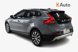 Harmaa Volvo V40 Cross Country 2019 kuva 2.