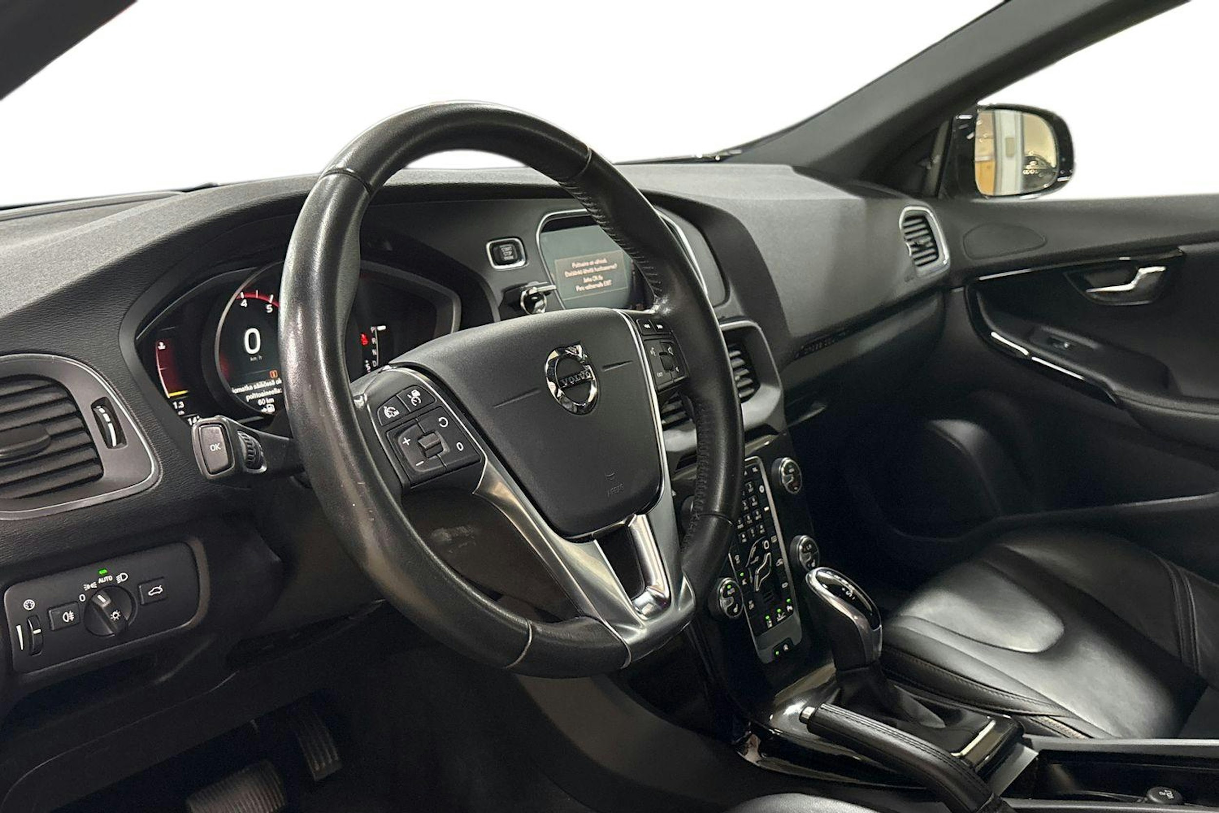 Harmaa Volvo V40 Cross Country 2019 kuva 7.