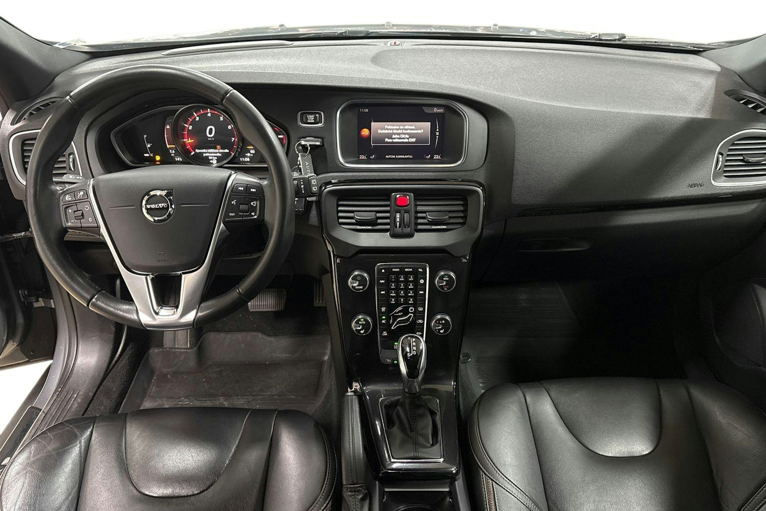 Harmaa Volvo V40 Cross Country 2019 kuva 9.