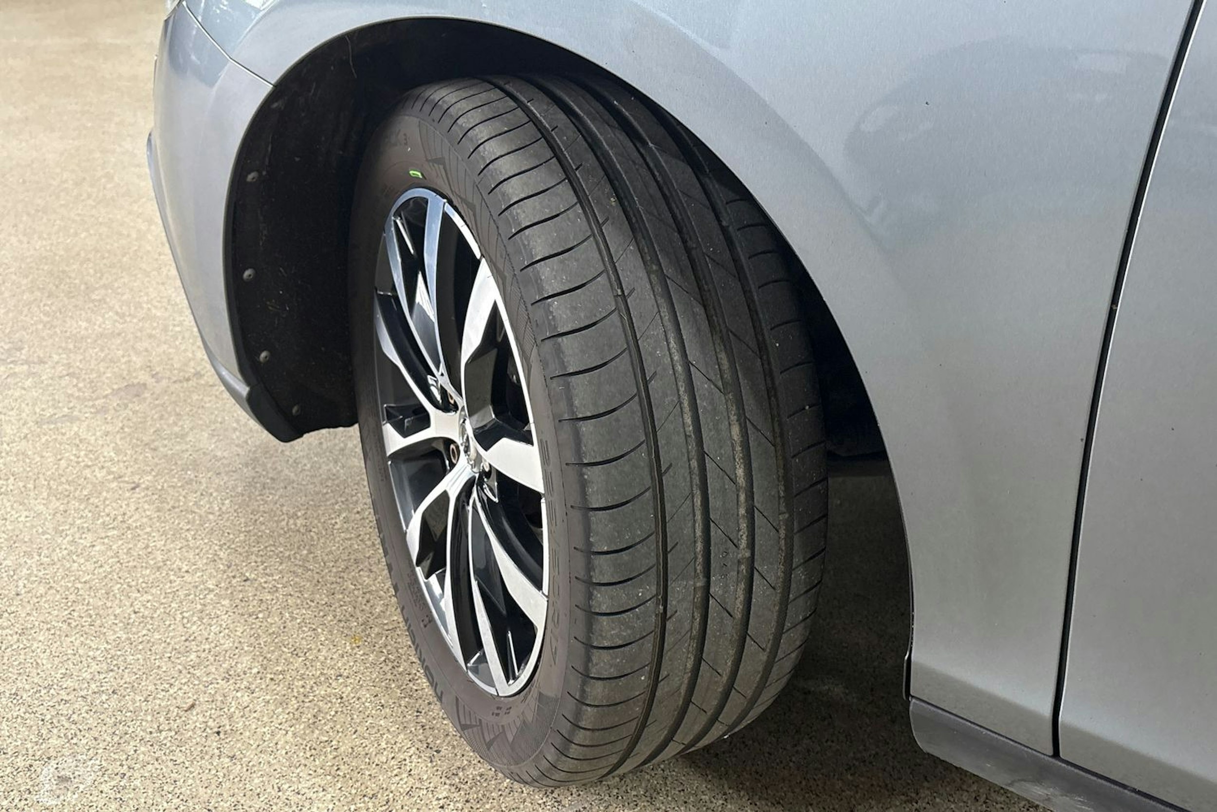 Harmaa Volvo V40 Cross Country 2019 kuva 13.