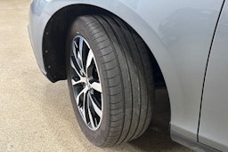 Harmaa Volvo V40 Cross Country 2019 kuva 13.