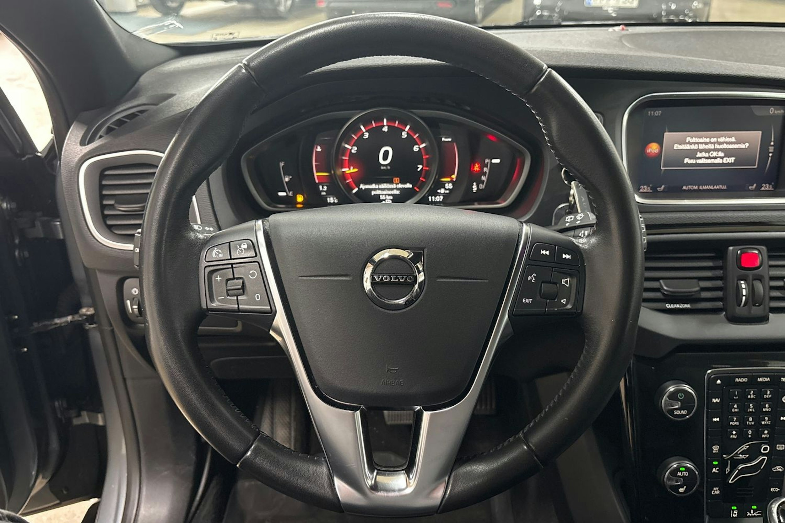 Harmaa Volvo V40 Cross Country 2019 kuva 14.
