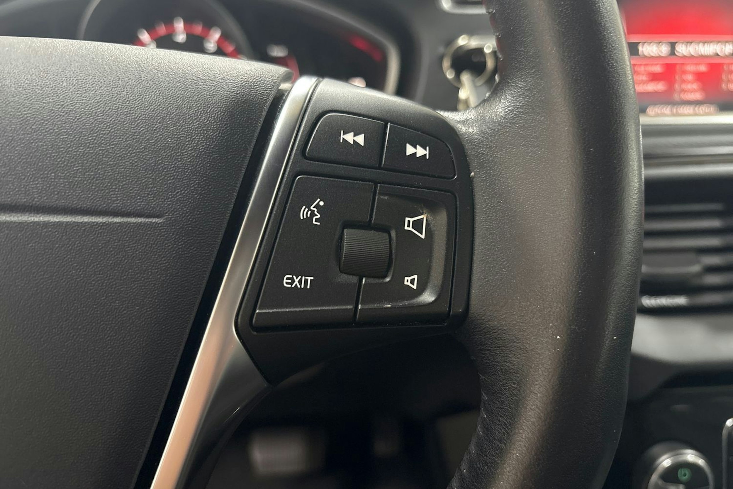 Harmaa Volvo V40 Cross Country 2019 kuva 17.