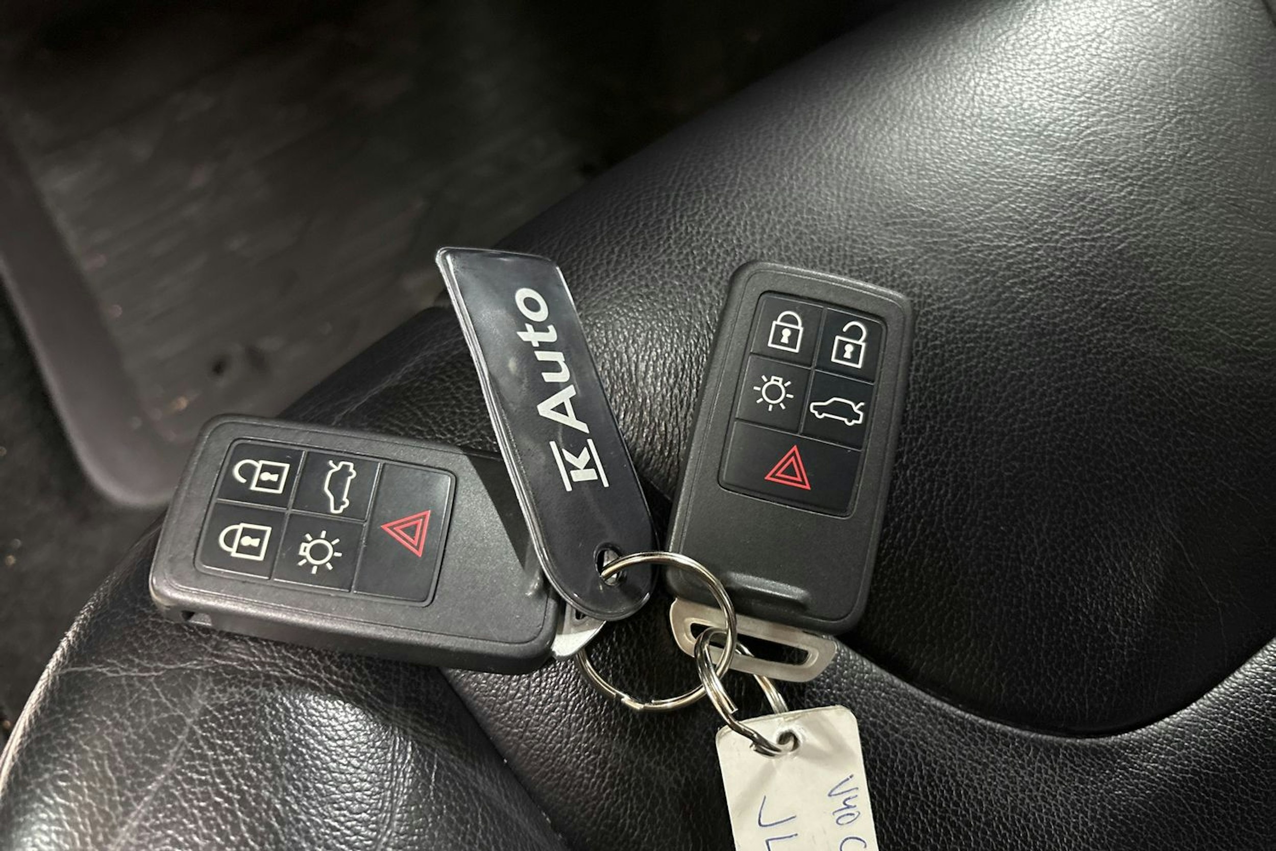 Harmaa Volvo V40 Cross Country 2019 kuva 28.