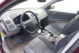 punainen Volvo V50 2005 kuva 3.